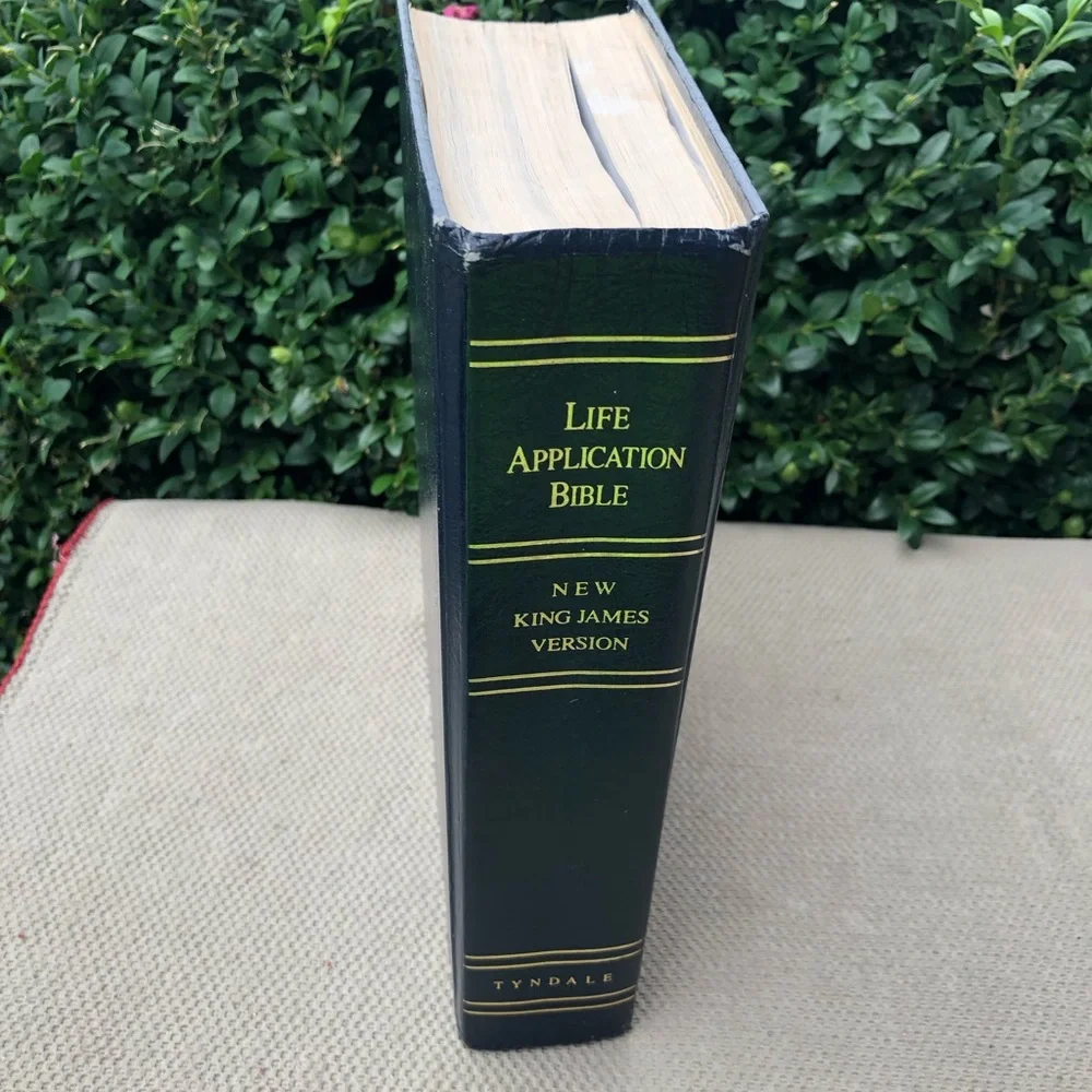 Life Application Bible Black with Green Logo  by Tyndale 1993
